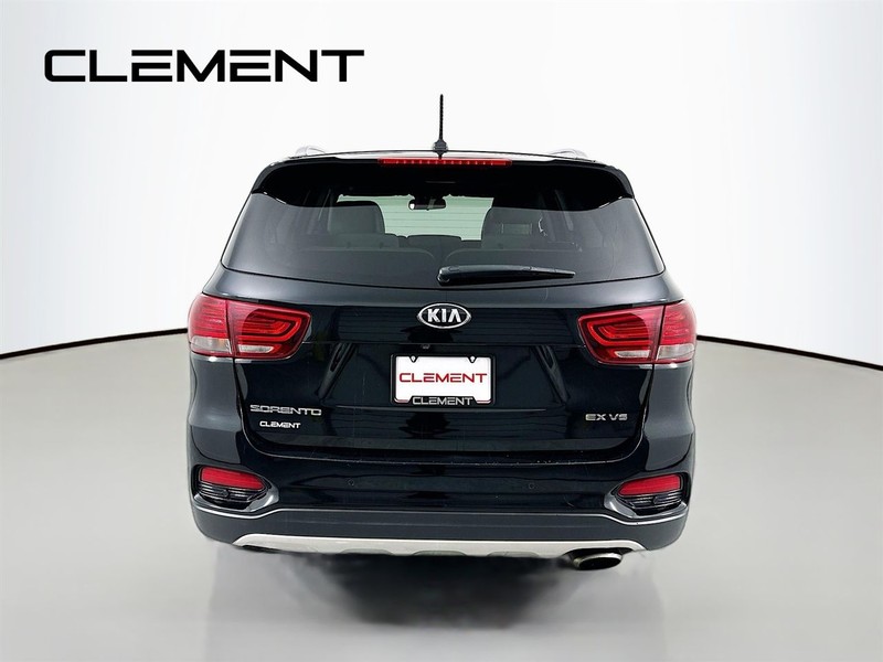 Kia Sorento Vehicle Full-screen Gallery Image 8
