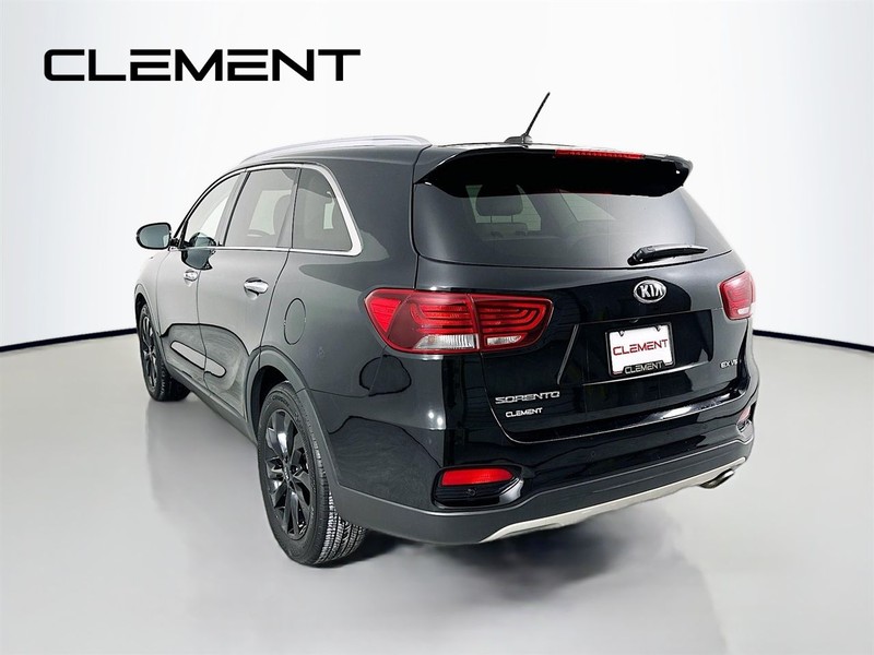 Kia Sorento Vehicle Full-screen Gallery Image 10