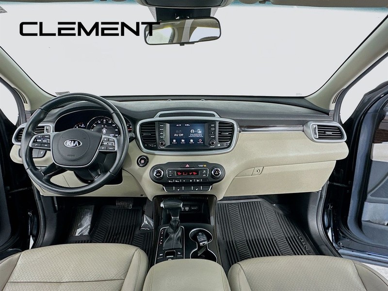 Kia Sorento Vehicle Full-screen Gallery Image 12