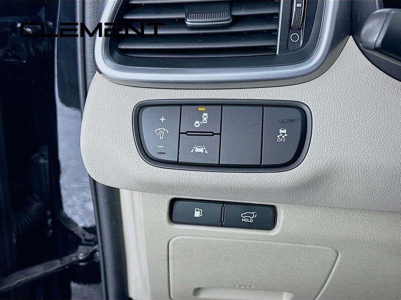 Kia Sorento Vehicle Full-screen Gallery Image 14