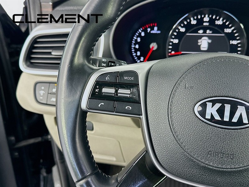 Kia Sorento Vehicle Full-screen Gallery Image 16