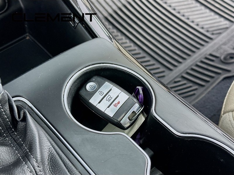 Kia Sorento Vehicle Full-screen Gallery Image 24