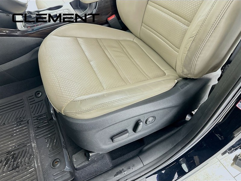 Kia Sorento Vehicle Full-screen Gallery Image 29