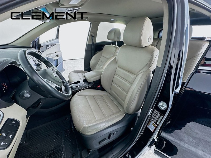 Kia Sorento Vehicle Full-screen Gallery Image 30