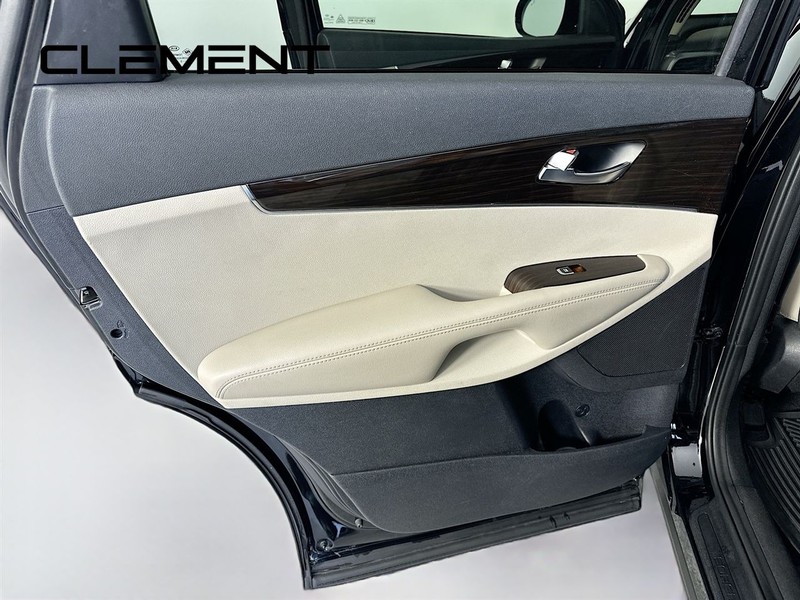 Kia Sorento Vehicle Full-screen Gallery Image 31