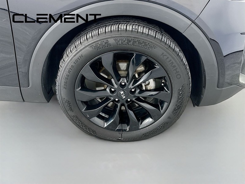 Kia Sorento Vehicle Full-screen Gallery Image 37