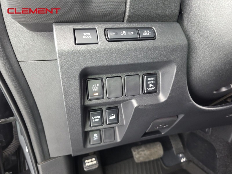 Nissan Frontier Vehicle Full-screen Gallery Image 10