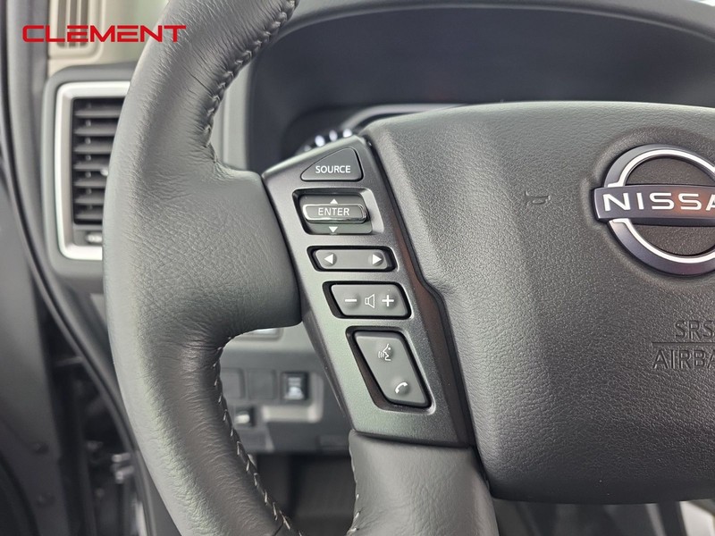 Nissan Frontier Vehicle Full-screen Gallery Image 12