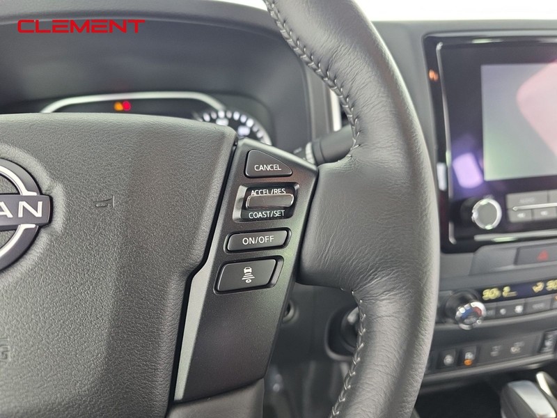 Nissan Frontier Vehicle Full-screen Gallery Image 13