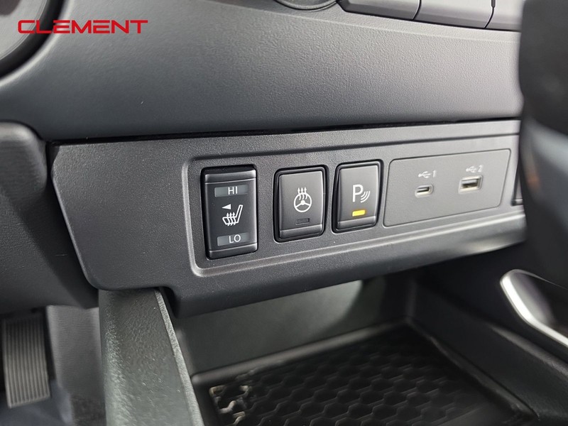 Nissan Frontier Vehicle Full-screen Gallery Image 18