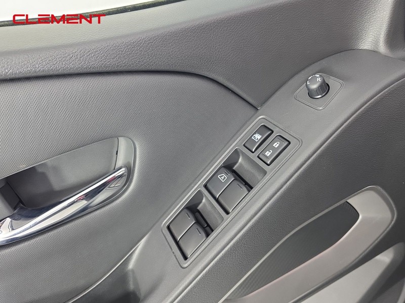 Nissan Frontier Vehicle Full-screen Gallery Image 20