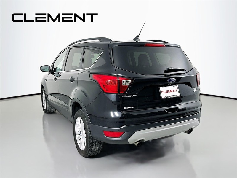 Ford Escape Vehicle Full-screen Gallery Image 10