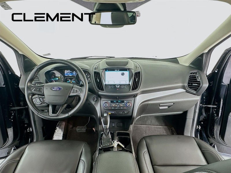 Ford Escape Vehicle Full-screen Gallery Image 12