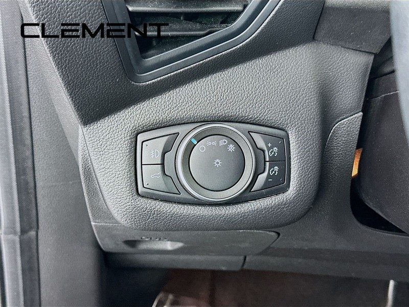 Ford Escape Vehicle Full-screen Gallery Image 14