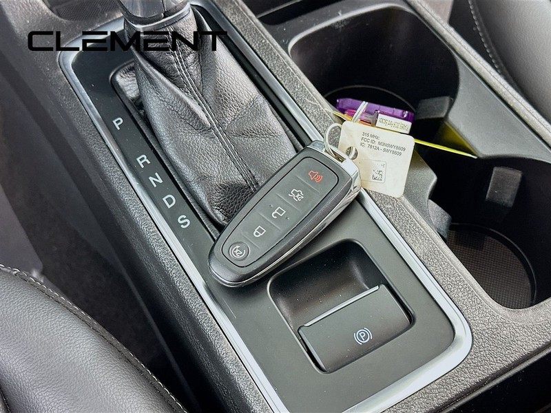 Ford Escape Vehicle Full-screen Gallery Image 24