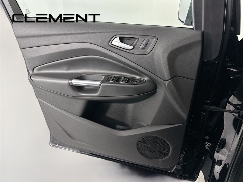 Ford Escape Vehicle Full-screen Gallery Image 27