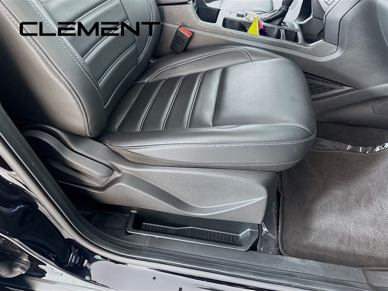 Ford Escape Vehicle Full-screen Gallery Image 32