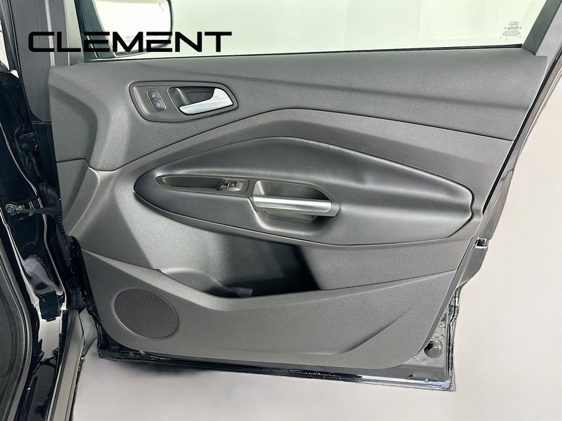 Ford Escape Vehicle Full-screen Gallery Image 34