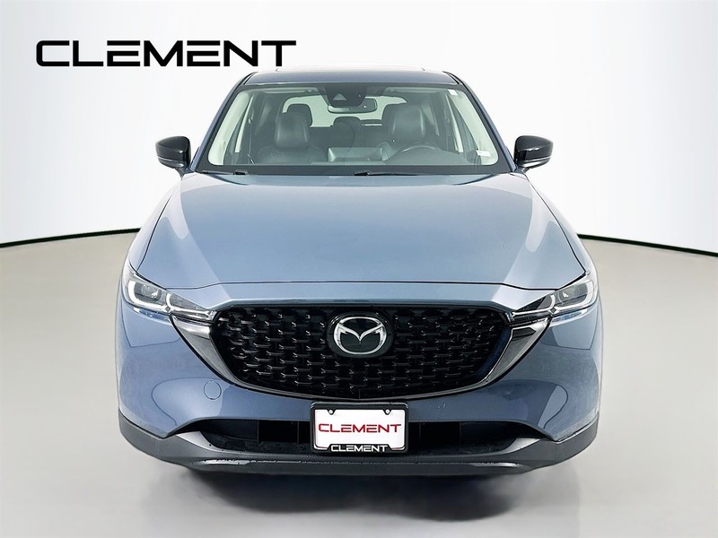 Mazda CX-5 Vehicle Full-screen Gallery Image 3