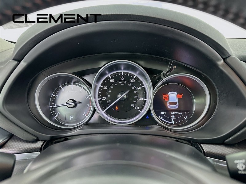 Mazda CX-5 Vehicle Full-screen Gallery Image 18