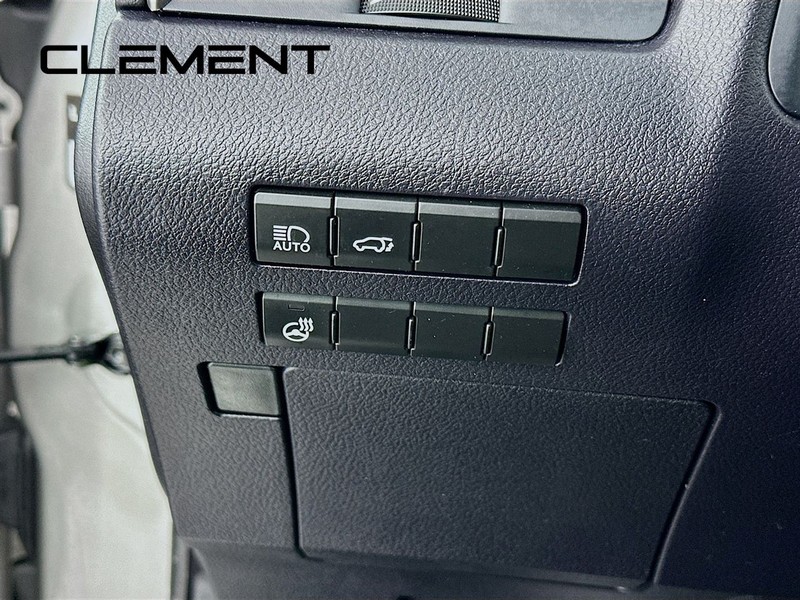 Lexus RX Vehicle Full-screen Gallery Image 14