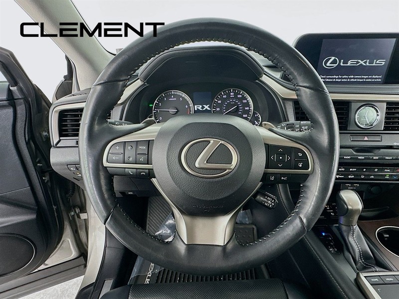 Lexus RX Vehicle Full-screen Gallery Image 15