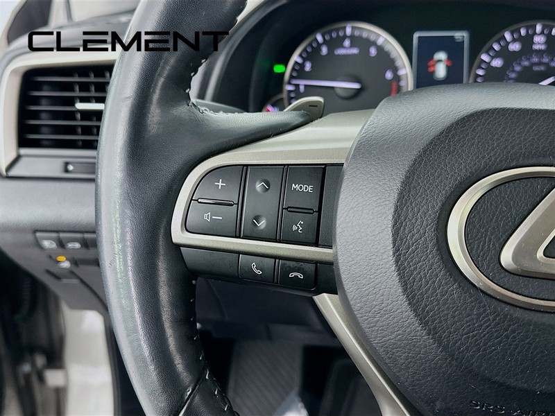 Lexus RX Vehicle Full-screen Gallery Image 16