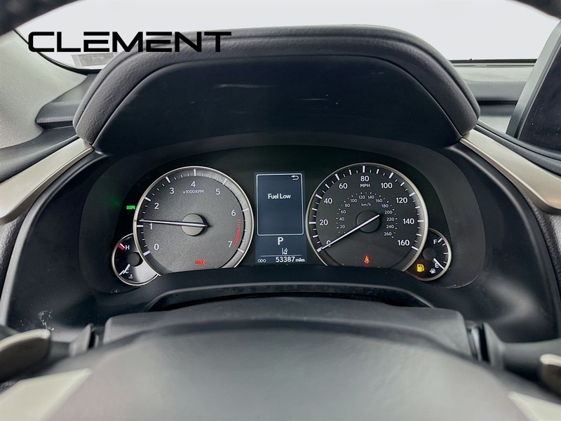 Lexus RX Vehicle Full-screen Gallery Image 18