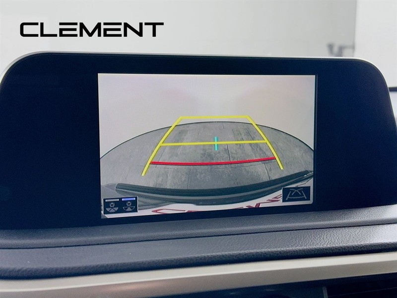 Lexus RX Vehicle Full-screen Gallery Image 20