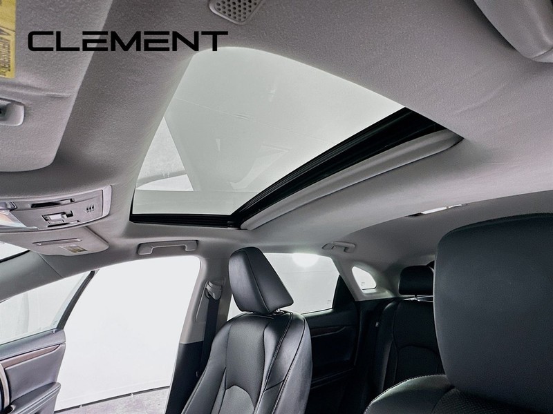 Lexus RX Vehicle Full-screen Gallery Image 26