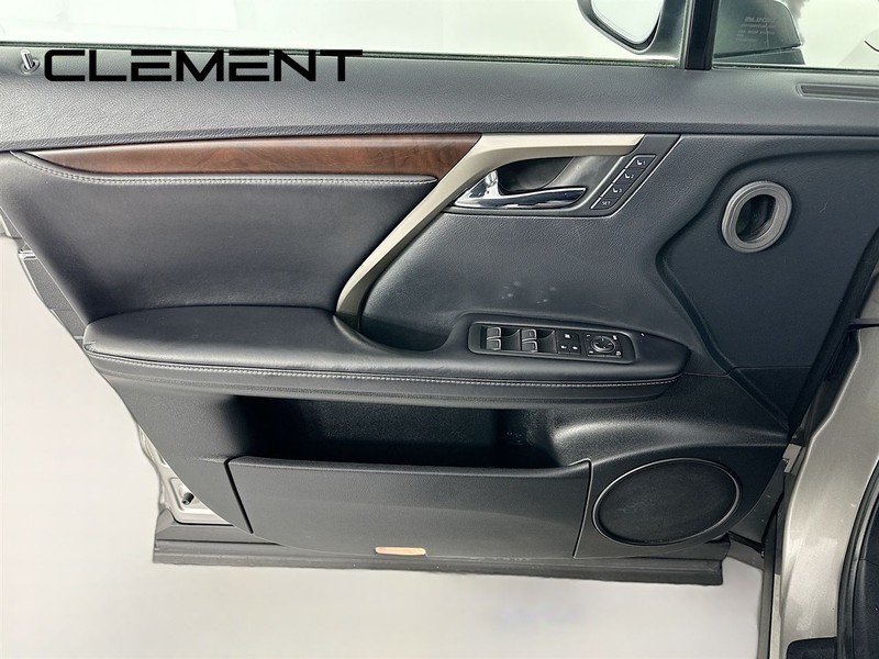 Lexus RX Vehicle Full-screen Gallery Image 28