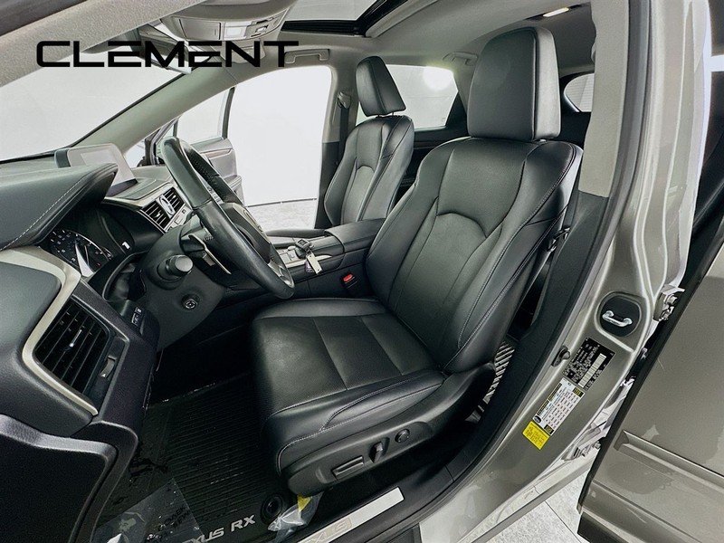 Lexus RX Vehicle Full-screen Gallery Image 30