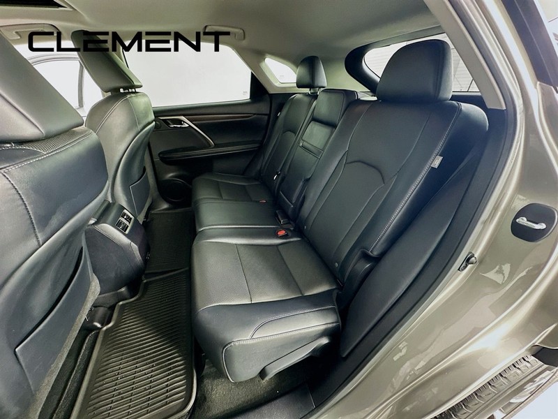 Lexus RX Vehicle Full-screen Gallery Image 32