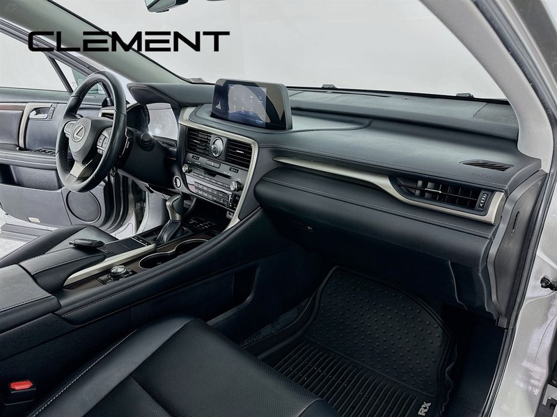 Lexus RX Vehicle Full-screen Gallery Image 34