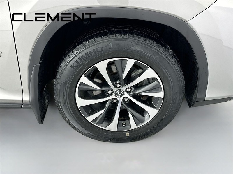 Lexus RX Vehicle Full-screen Gallery Image 36