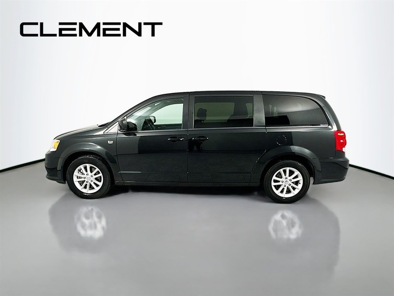 Dodge Grand Caravan Vehicle Full-screen Gallery Image 6