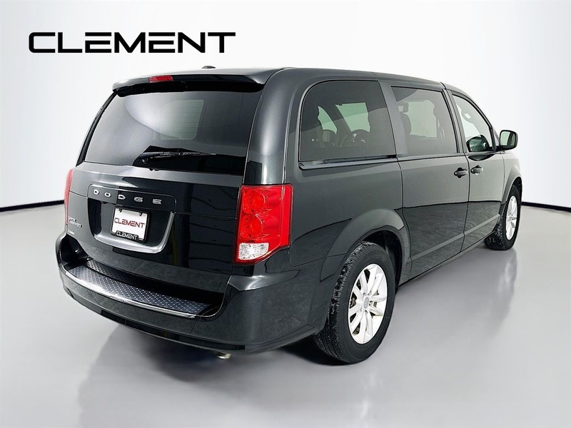 Dodge Grand Caravan Vehicle Full-screen Gallery Image 7
