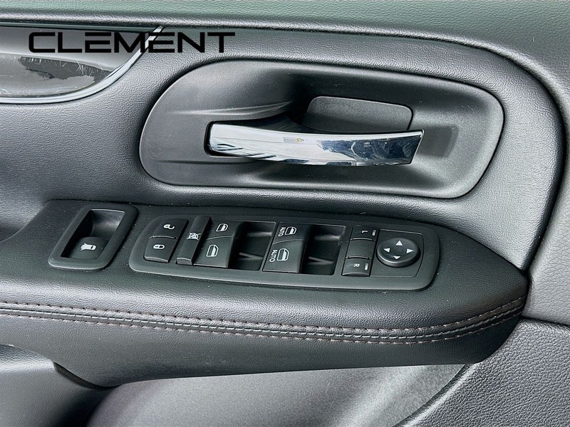 Dodge Grand Caravan Vehicle Full-screen Gallery Image 24