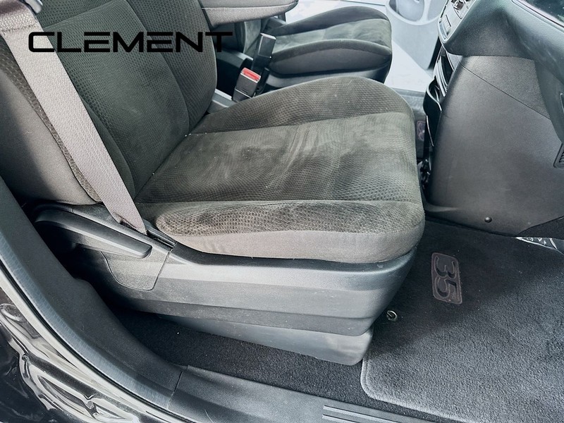 Dodge Grand Caravan Vehicle Full-screen Gallery Image 31