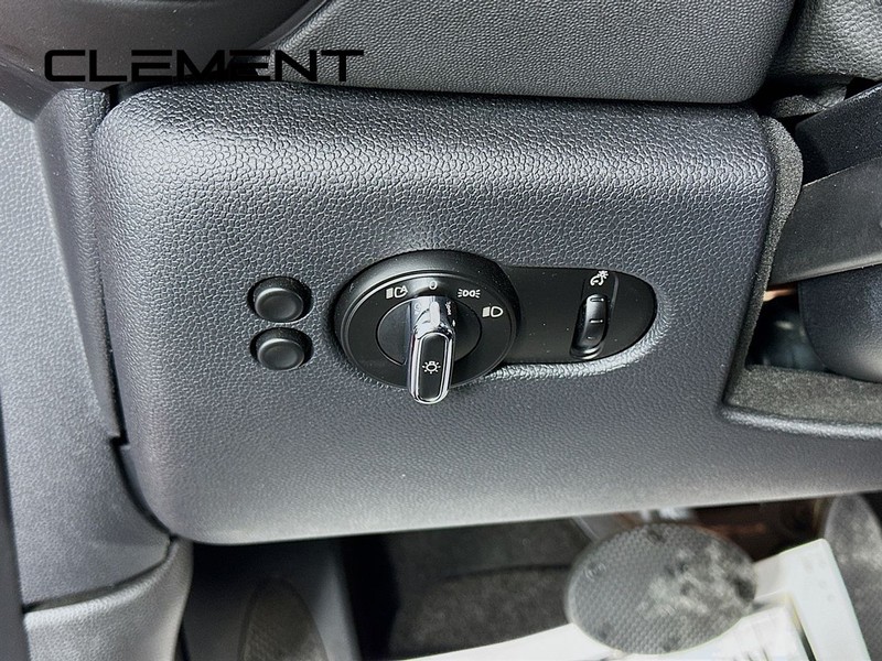 MINI Hardtop 2 Door Vehicle Image 12