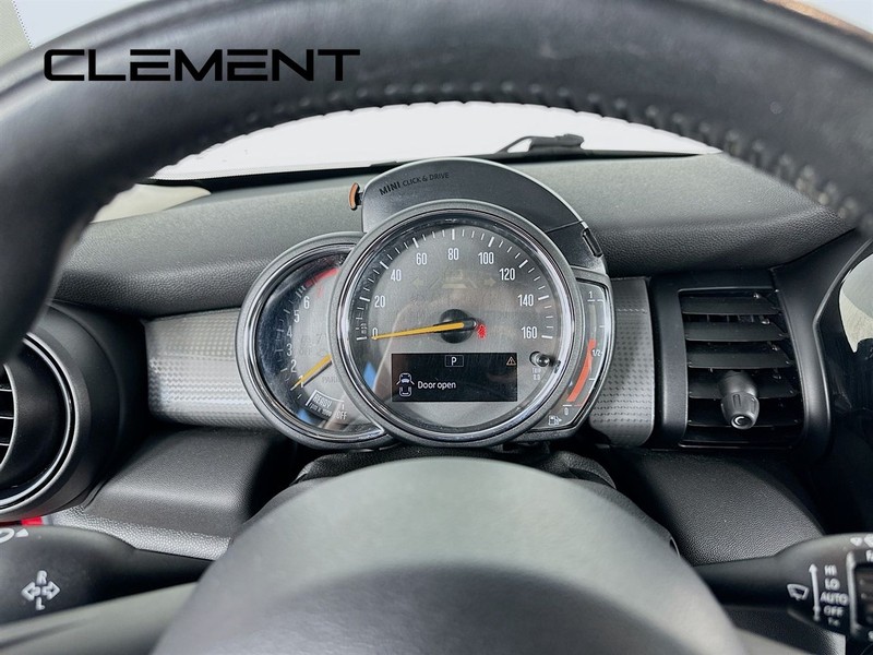 MINI Hardtop 2 Door Vehicle Image 18