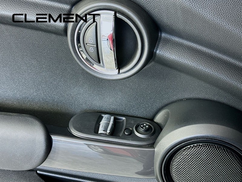 MINI Hardtop 2 Door Vehicle Image 24