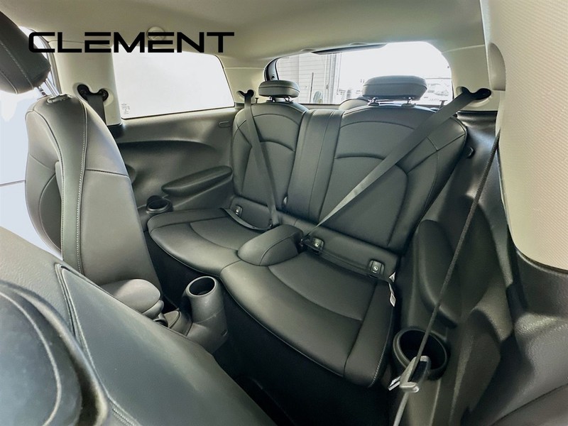 MINI Hardtop 2 Door Vehicle Image 29