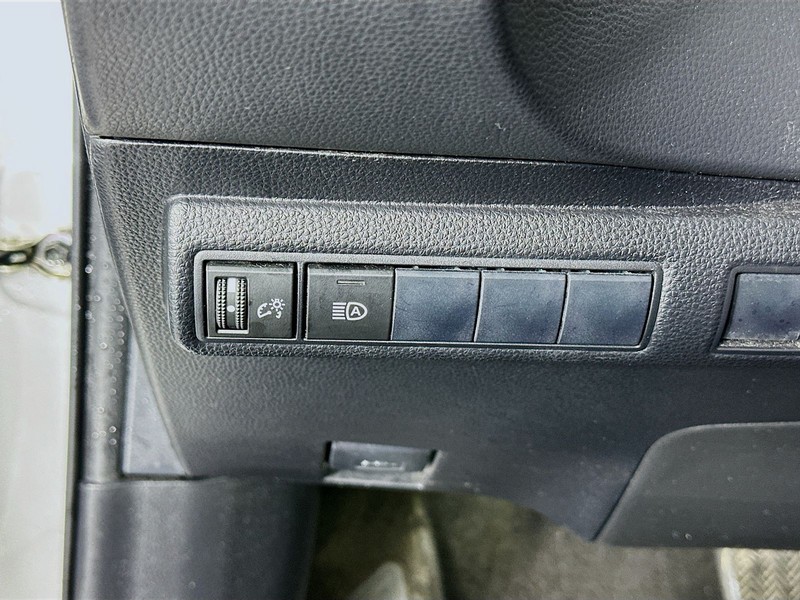 Toyota Corolla Vehicle Full-screen Gallery Image 10