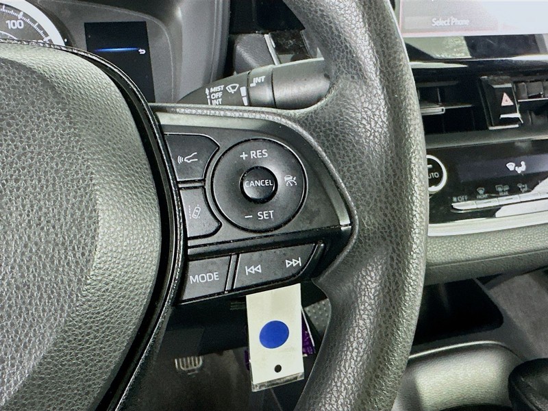 Toyota Corolla Vehicle Full-screen Gallery Image 13