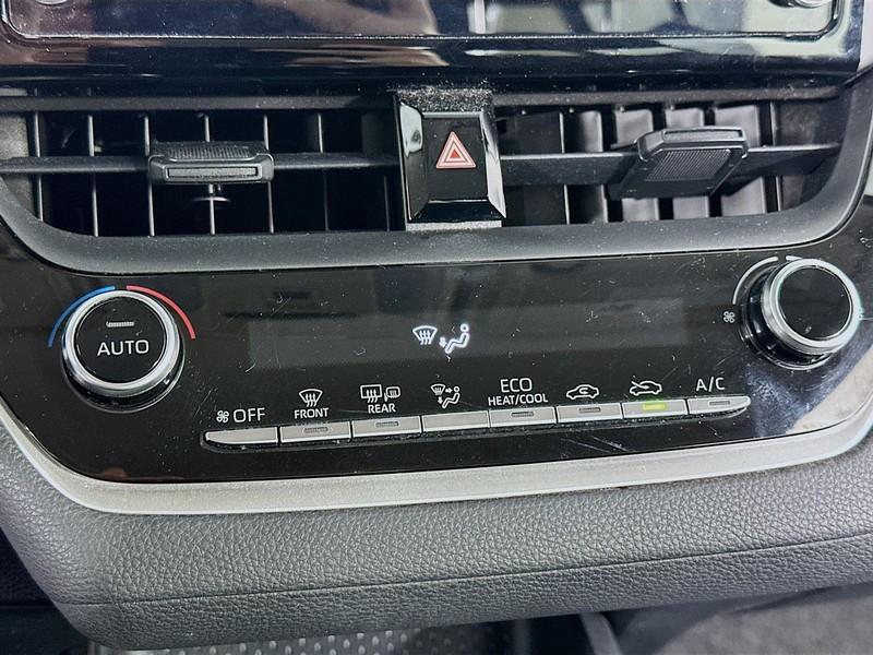 Toyota Corolla Vehicle Full-screen Gallery Image 17