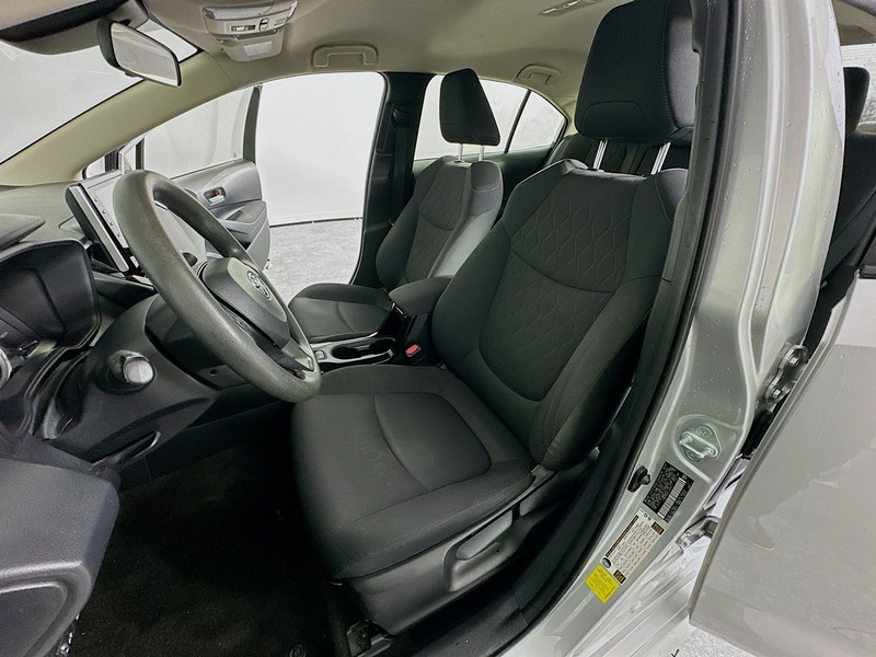 Toyota Corolla Vehicle Full-screen Gallery Image 22