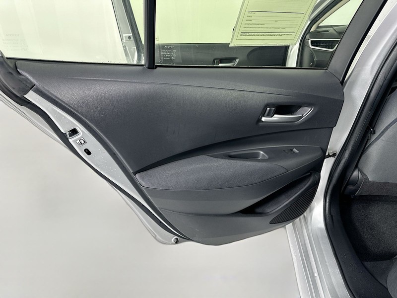 Toyota Corolla Vehicle Full-screen Gallery Image 23