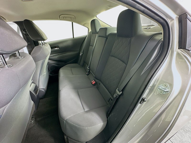 Toyota Corolla Vehicle Full-screen Gallery Image 24