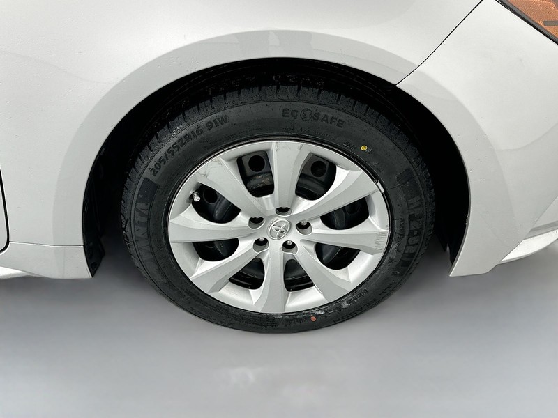 Toyota Corolla Vehicle Full-screen Gallery Image 28